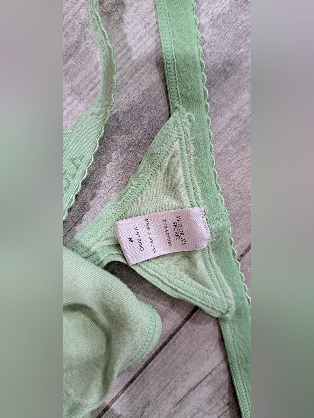Victpria Secret V-string - Picture 3 of 3